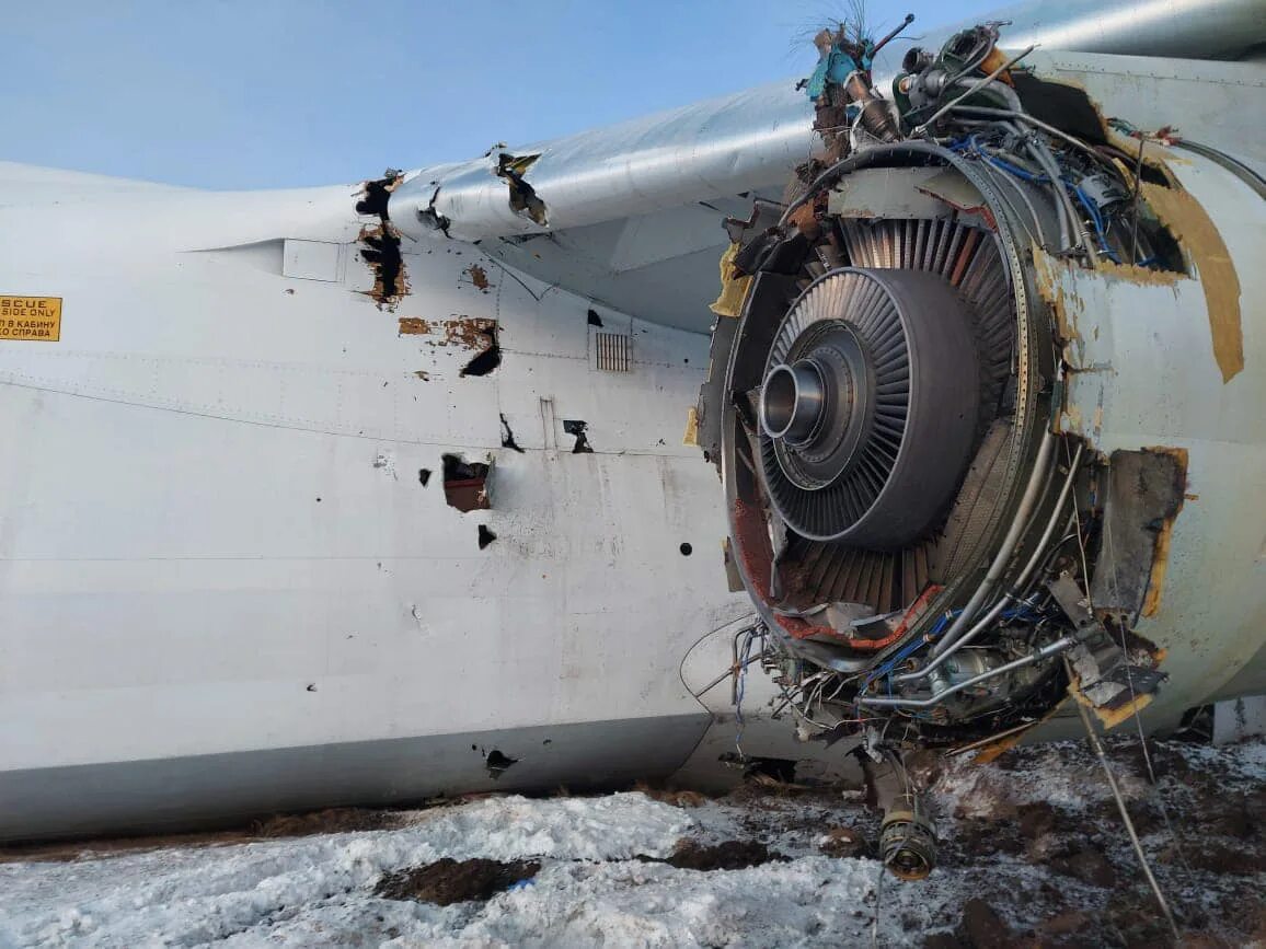 Двигатель полетел. АН 124 Новосибирске аварийная.