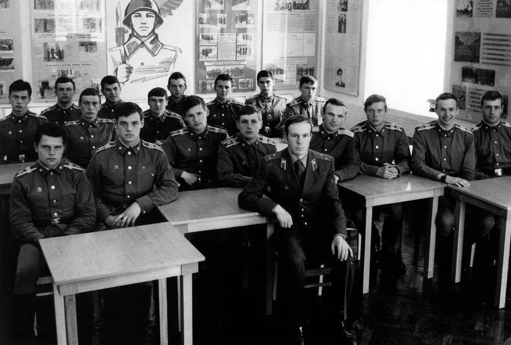 М. Кирова. Ленинградский командный училище. Ленинградский командный училище. Кировское общевойсковое командное училище.