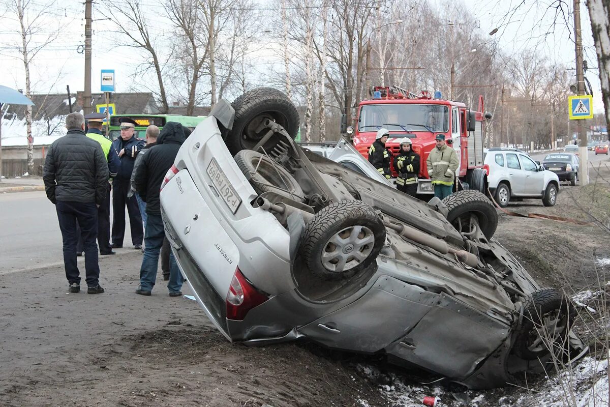 Авария на Московском шоссе Тверь. ДТП на Московском шоссе Тверь. ДТП Тверь сегодня на Московском шоссе.