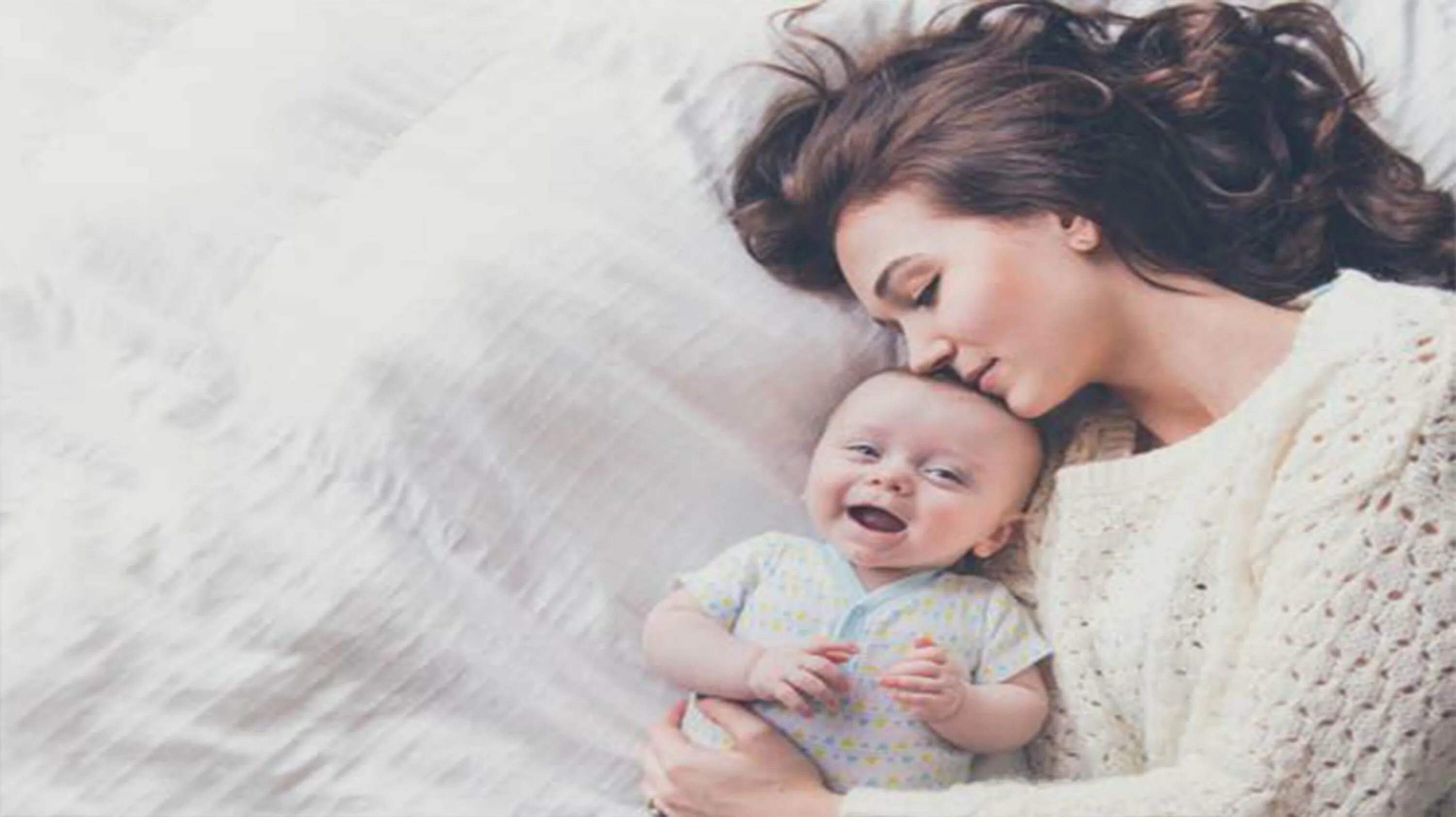 Мать с ребенком. Счастливая мама с ребенком. Мама и новорожденный. Фотосессия мама и малыш. Стать мамой в 20