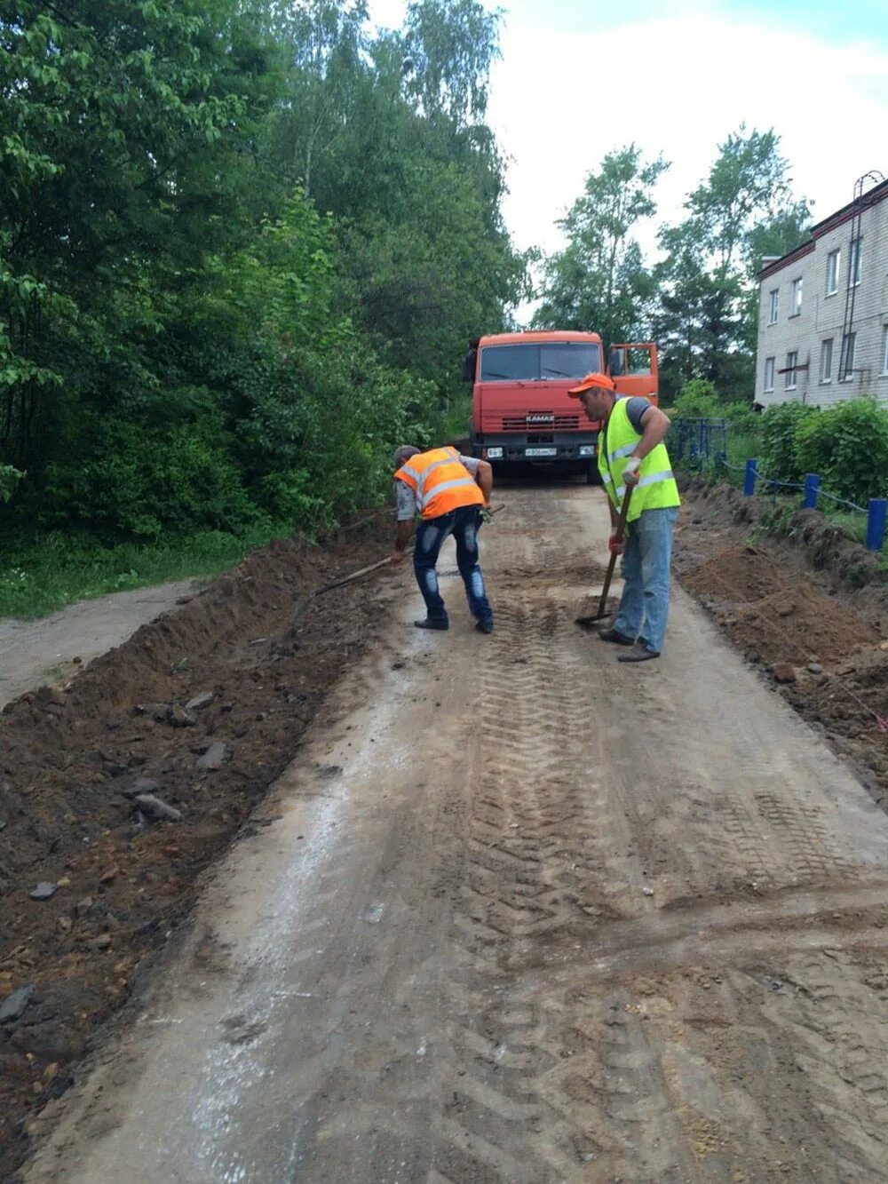 Ремонт дороги в деревне. Асфальтирование сельских дорог. Асфальтовая дорога в селе. Новая дорога в селе. Дороги асфальт село.