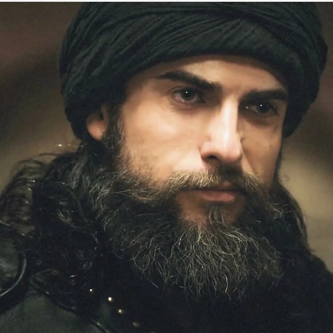 Воскресший эртугрул тургут. Дженгиз джошкун тургут альп. Тургут альп. Эртугрул и тургут альп. Тургут альп.