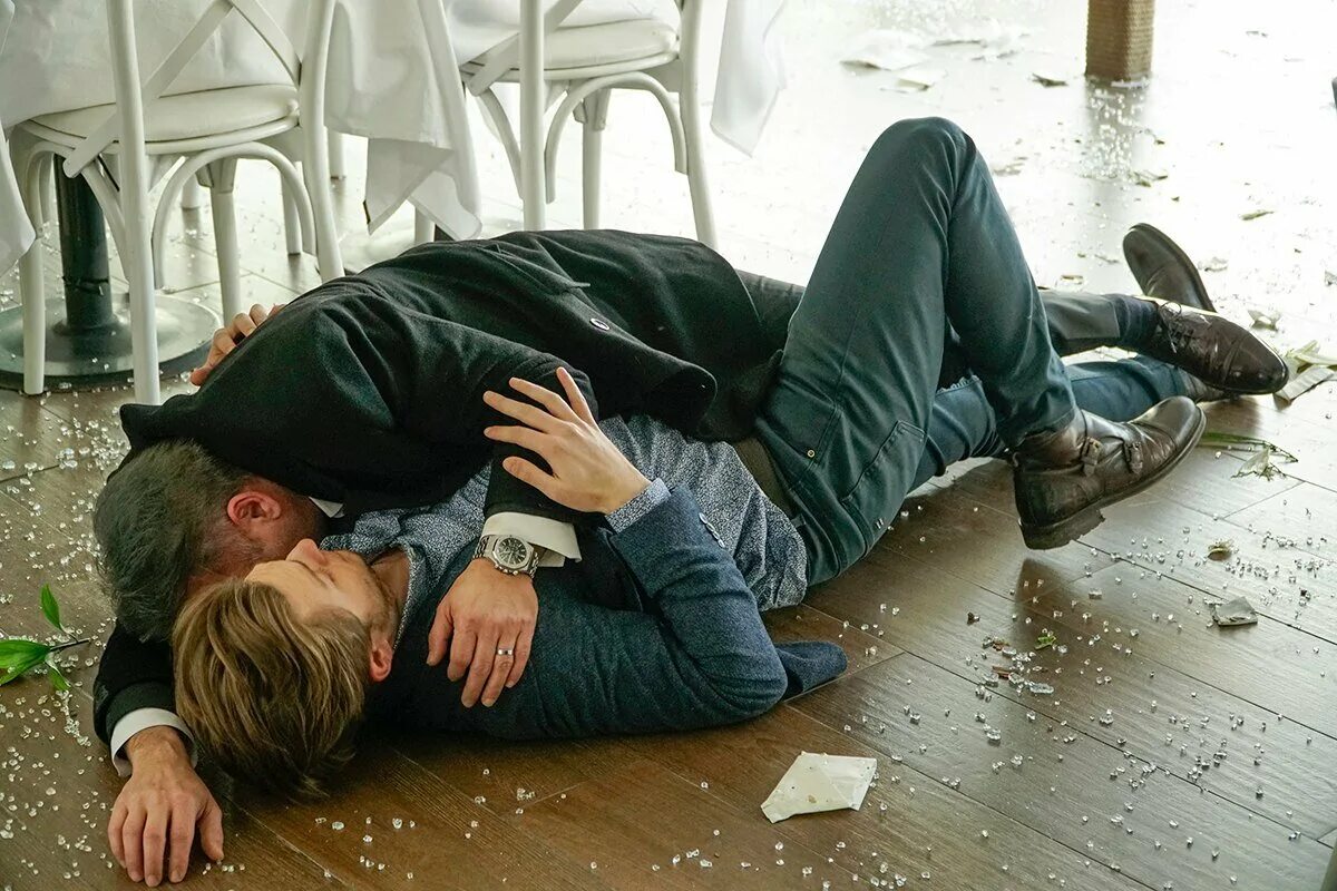 Турецкий фильм вдребезги айше. Литнет читать. Гюльсерен гюльпинар. Баннер литнет. Джихан вдребезги.