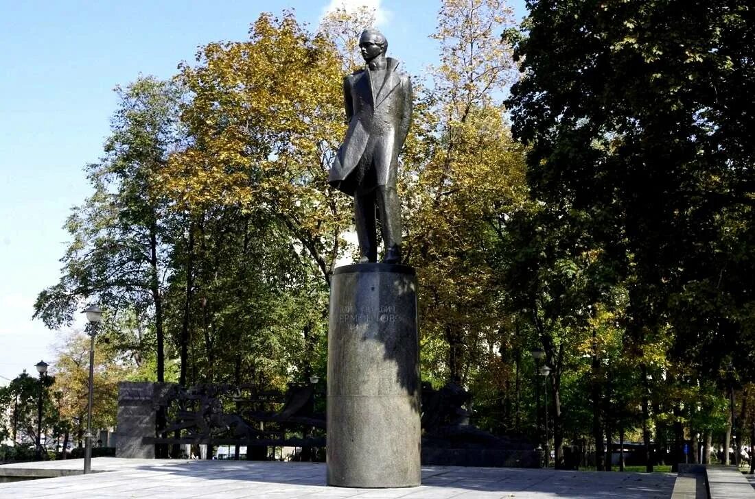 Памятник м ю лермонтову в москве. Бродский. 1965 г. Лермонтовский сквер красные ворота. Площадь красных ворот памятник лермонтову.