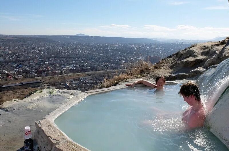 Сероводородные термальные источники Пятигорска. Термальные источники Пятигорска и бесстыжие ванны. Кисловодск Пятигорск термальные источники. Термальные источники Минеральные воды Пятигорск. Кисловодск купание в термальном