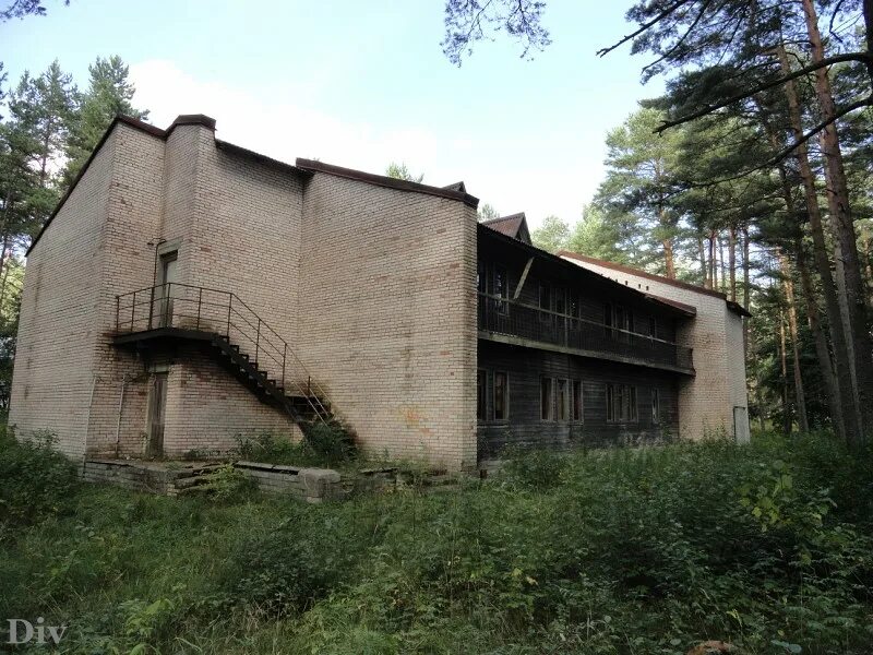 Дол искорка. Лагерь огонёк заброшенный Пионерский лагерь. Искорка лагерь детский Серово. Заброшенный детский лагерь «огонек» (Серово). Пионерский лагерь Искорка Главмосстроя.