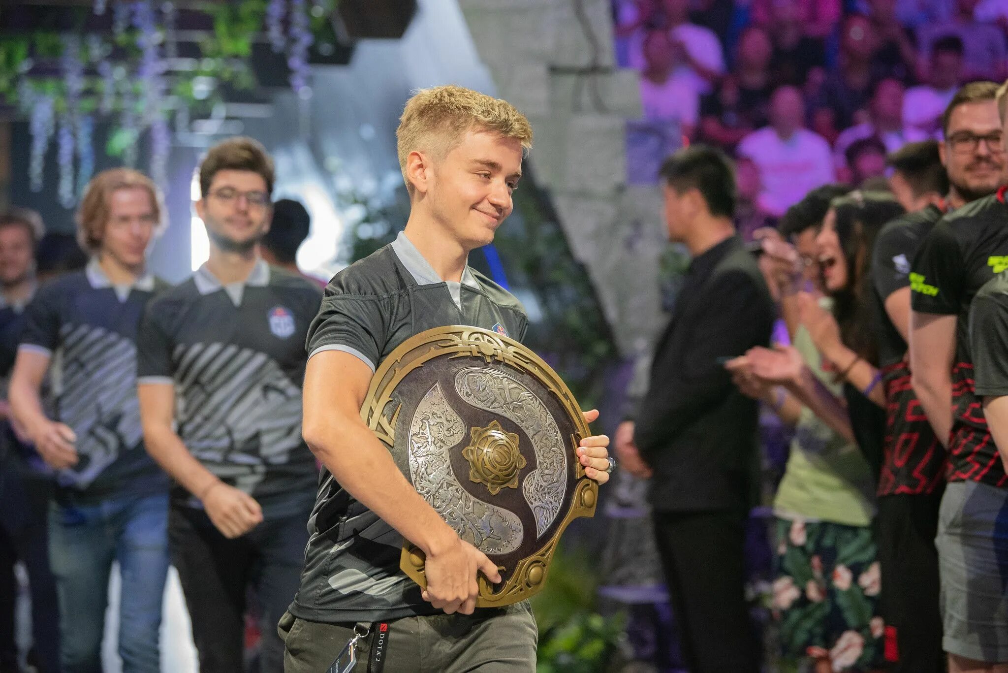 Интернешнл 2019 дота 2. АЕГИС ti10. Og чемпионы the International 2019. The International по Dota 2 2019