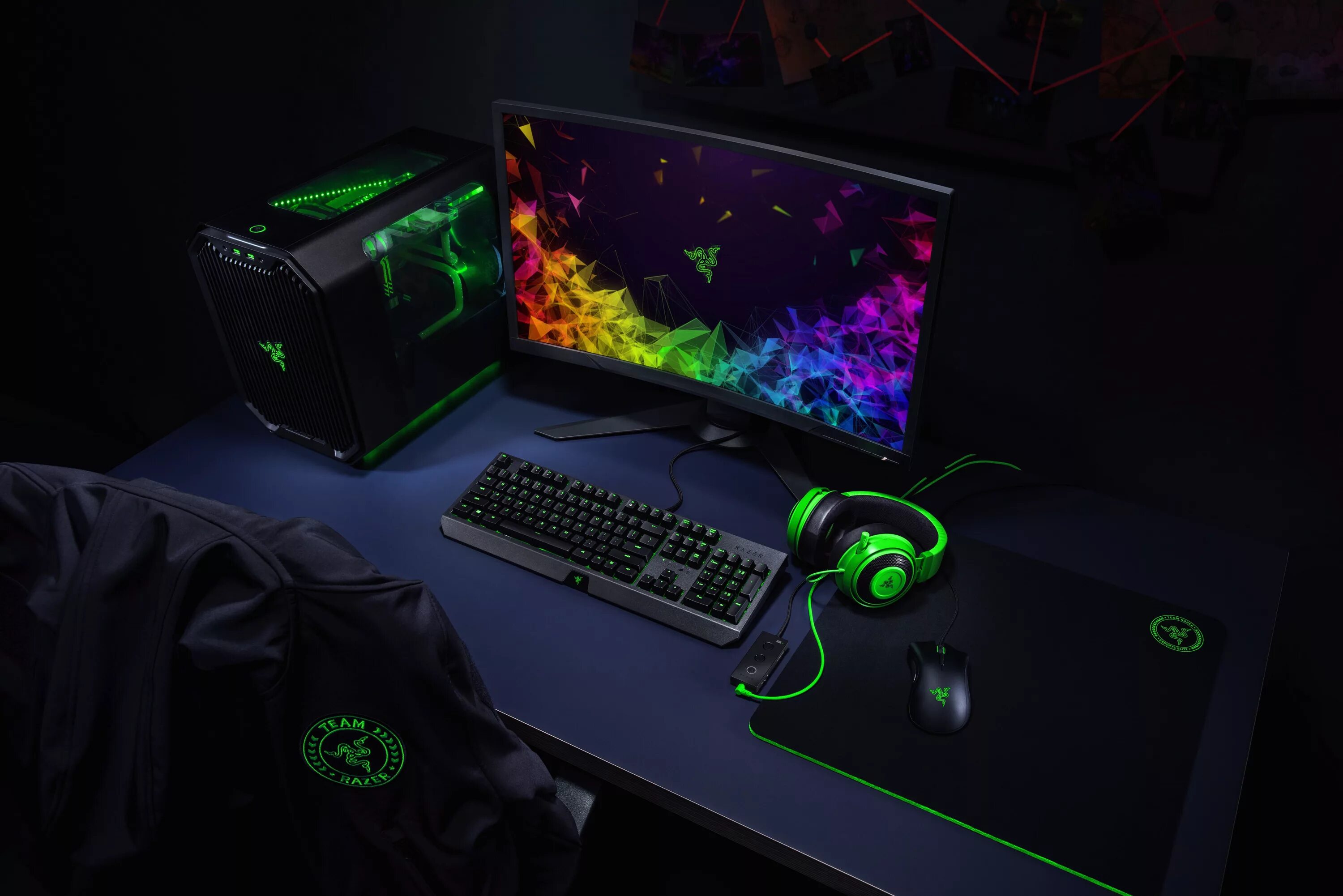 Rasmlar kompyuter. Игровой компьютер рейзер. Игровой сетап Razer. Звуковая карта Razer Kraken Tournament Edition.