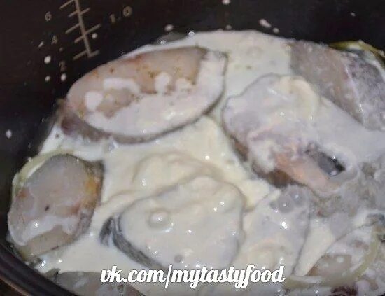 Треска тушеная в молоке с луком. Омлет с цветной капустой на сковороде. Приготовление трески на сковороде в сметане. Филе трески на сковороде с луком и майонезом. Как приготовить тресковые языки на сковороде.