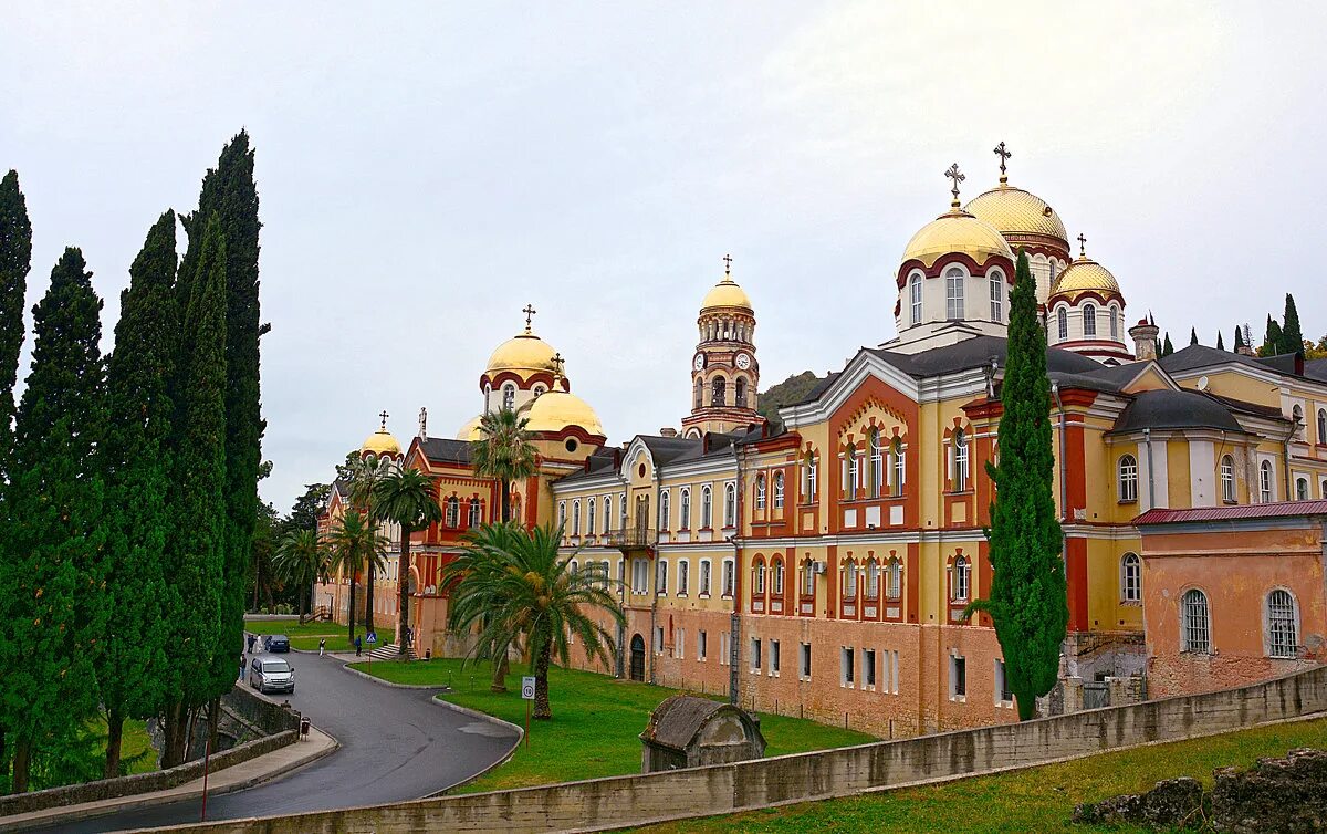 мужской монастырь в абхазии. абхазия новый афон монастырь. новоафонский монастырь абхазия новый афон. новоафонский симоно-кананитский мужской монастырь абхазия. храм в абхазии новый афон.