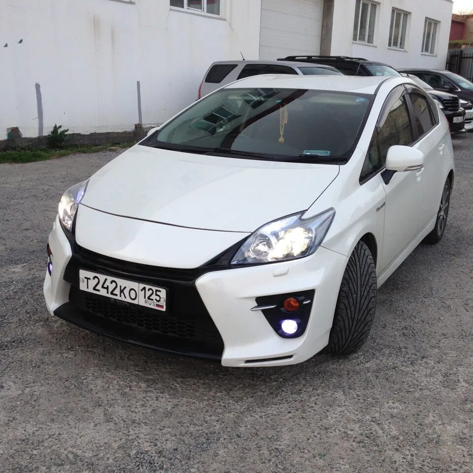 Prius 30 купить. Toyota Prius 30. Prius 30 Tuning. Тойота Приус 30 белая. Prius xw30 Tuning.