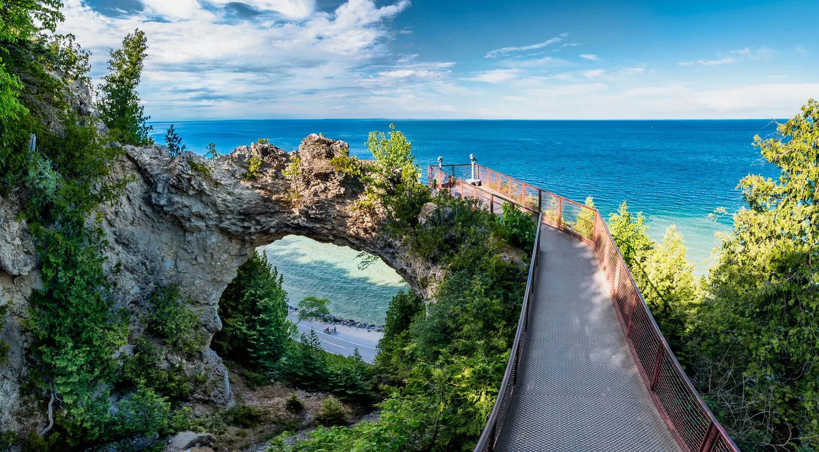 Макино-Айленд. Остров Макино. Остров Макино Мичиган. Arched Rock on Mackinac Island. Mi island