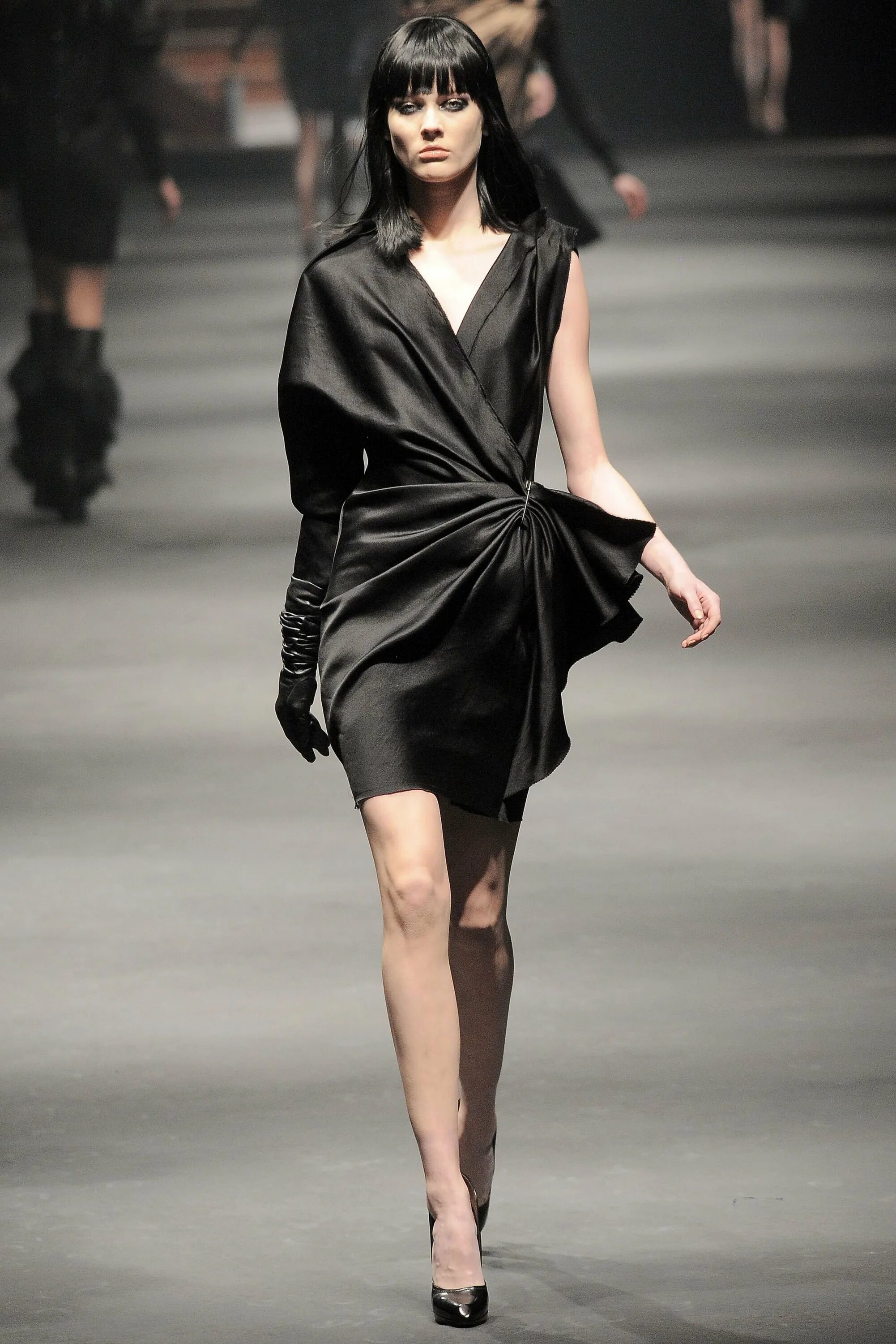 Самая 1 одежда в мире. Lanvin 2010. Альбер Эльбаз платья. Alber Elbaz Lanvin. Платье Ланвин черное.