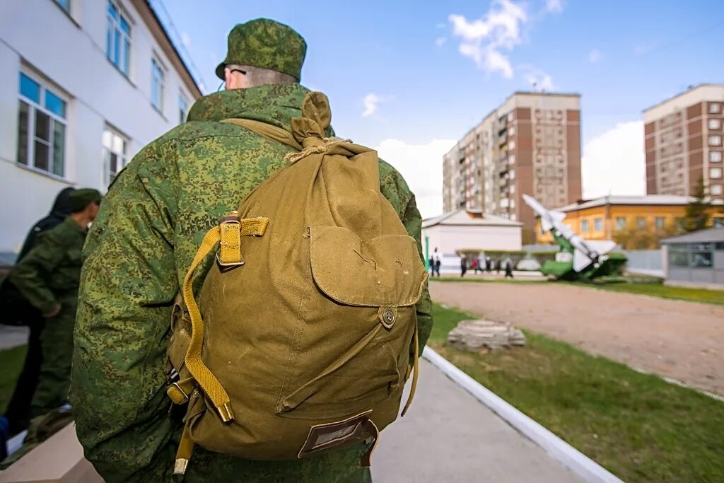 Увольнение военнослужащего. Военный на гражданке. Уволенные с военной службы. Увольнение военнослужащих с военной службы.