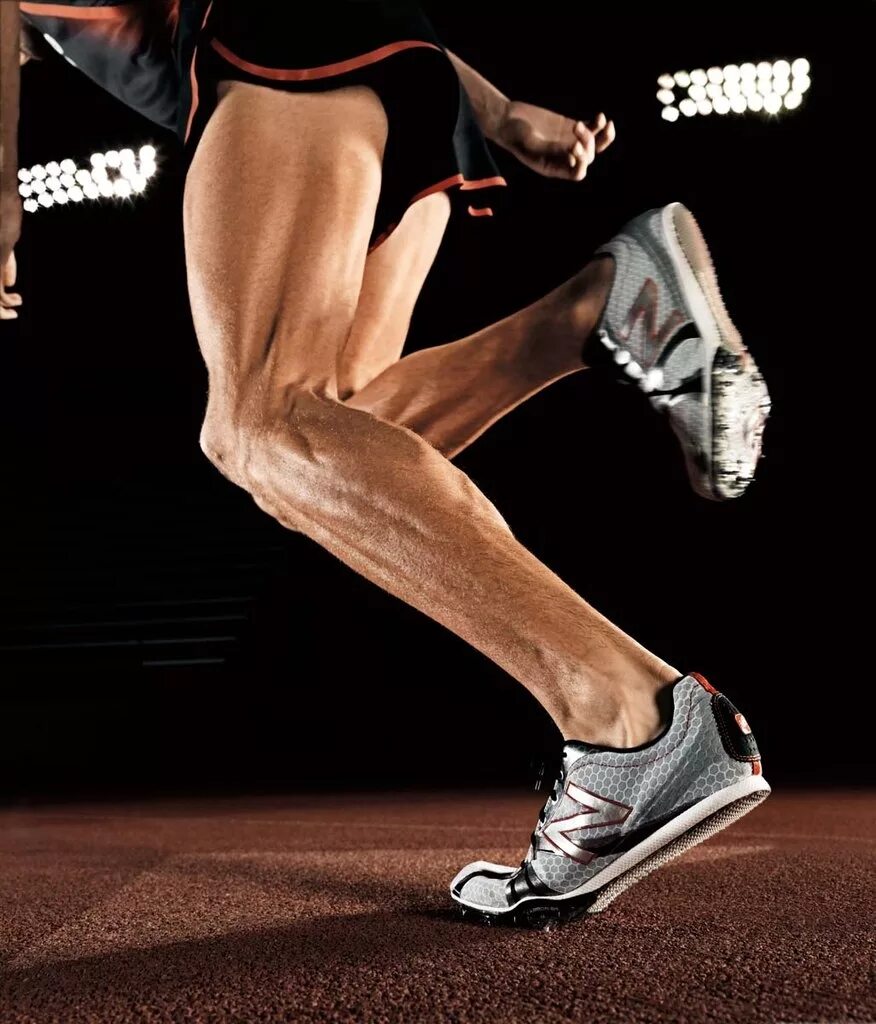 Ноги спортсмена. Ноги бегунов. Ноги марафонцев. Ноги профессионального бегуна.