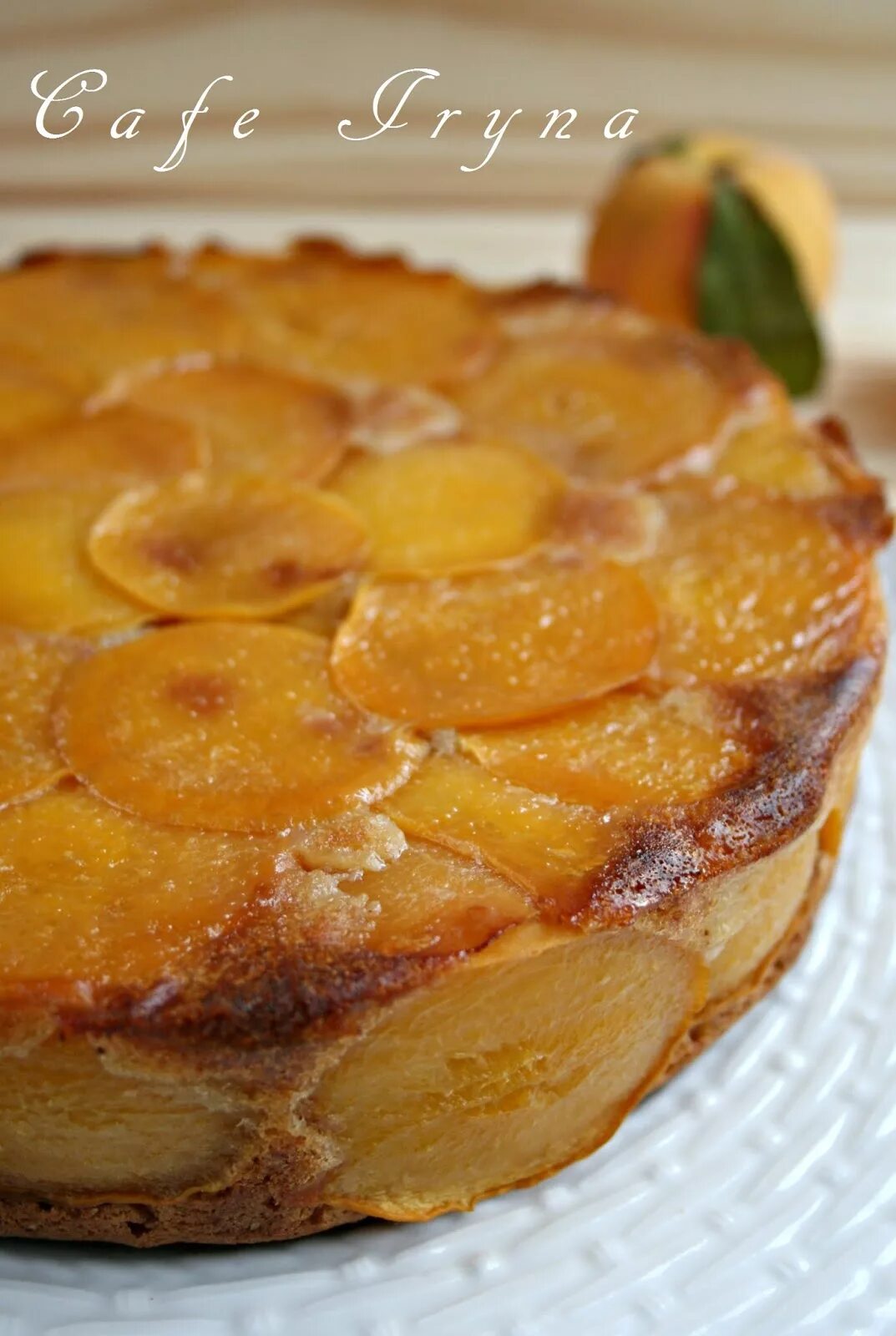 Банановый торт перевертыш. Пирог перевертыш с бананами. Торт перевертыш с фруктами. Банановый пирог перевертыш белькович. Пирог-перевертыш с ананасами.