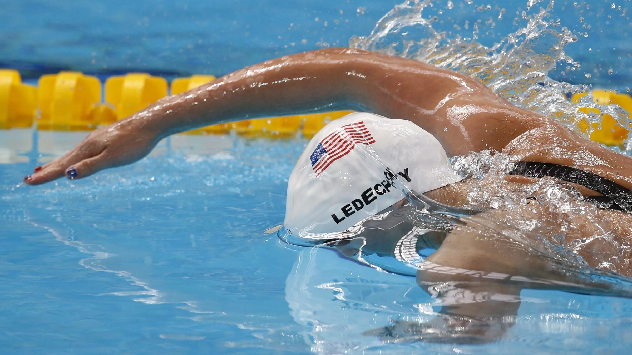 She can well swim. Плавание (спорт). Человек плывет. Интересные факты о плавании. Терри лафлин пловец.