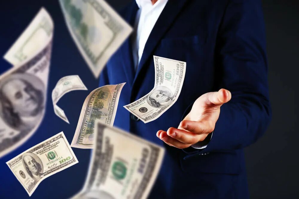 Транснациональные компании тратят огромные деньги. Деньги 105. flying money.