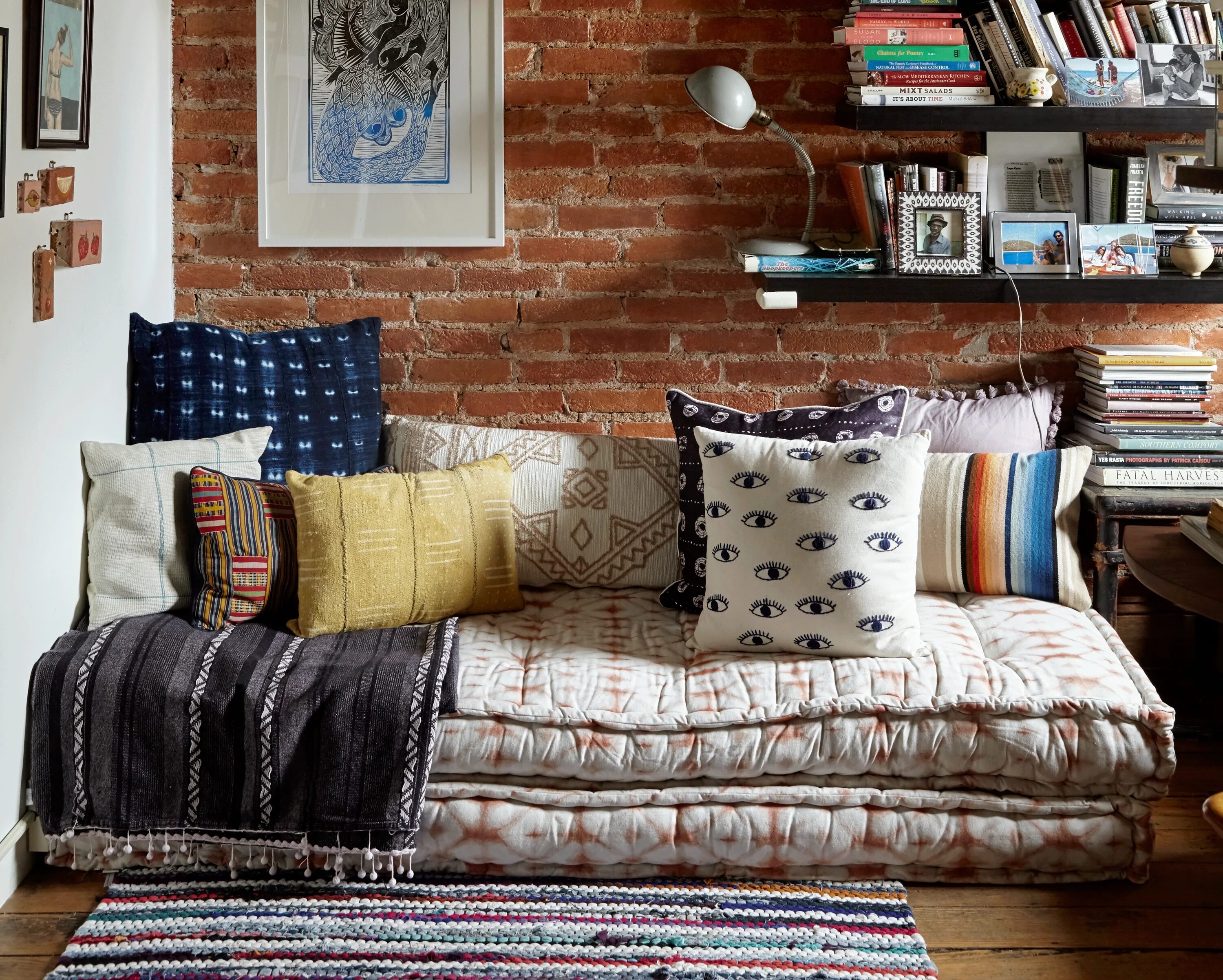 DIY book Nook ideas. Reading Cushion. Reading corner