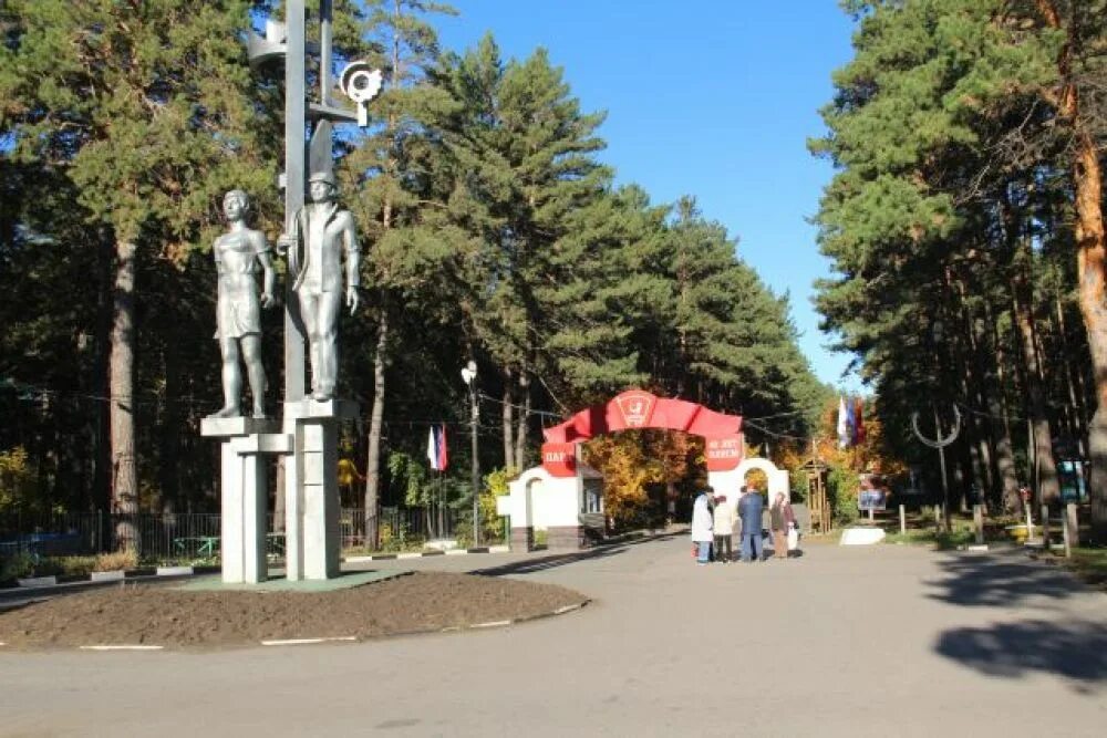 Парк ВЛКСМ Ульяновск. Ульяновск парк имени 40 лет ВЛКСМ. Верхняя терраса парк 40 лет ВЛКСМ. Парк на верхней террасе Ульяновск 40 лет ВЛКСМ. Сайт парк ульяновска