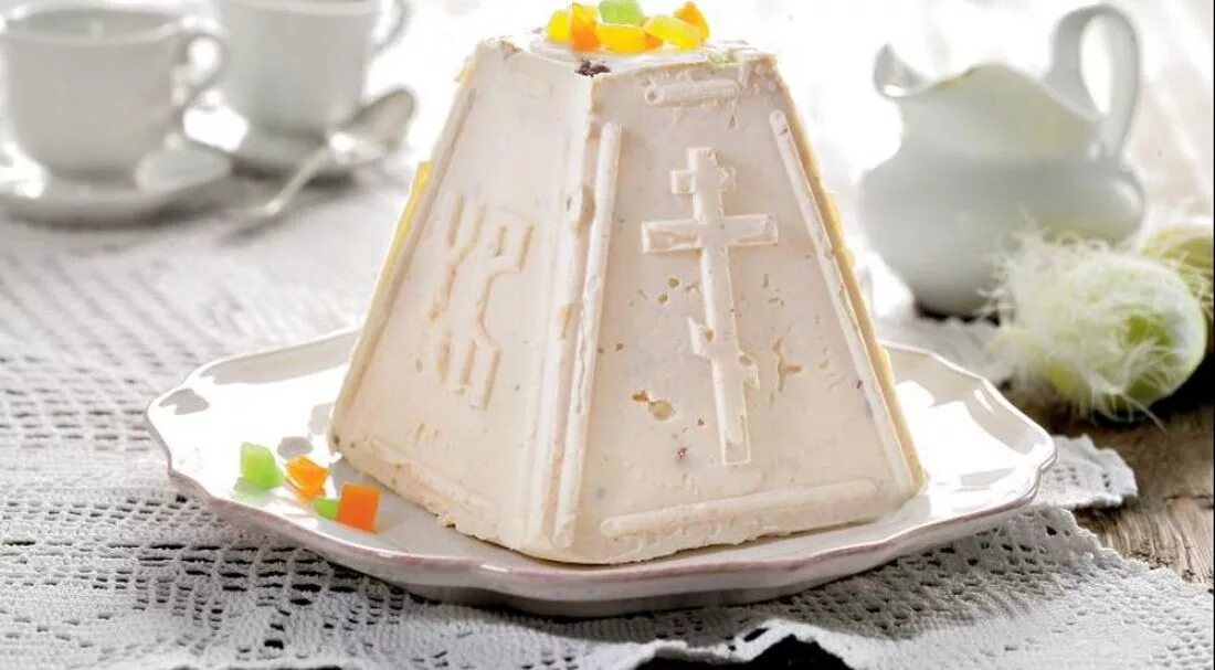 Пасхальная творожная пасха. Творожная пасха с изюмом и цукатами. Куличи америя. Пасха из творога. Творожная пасха с изюмом и цукатами.