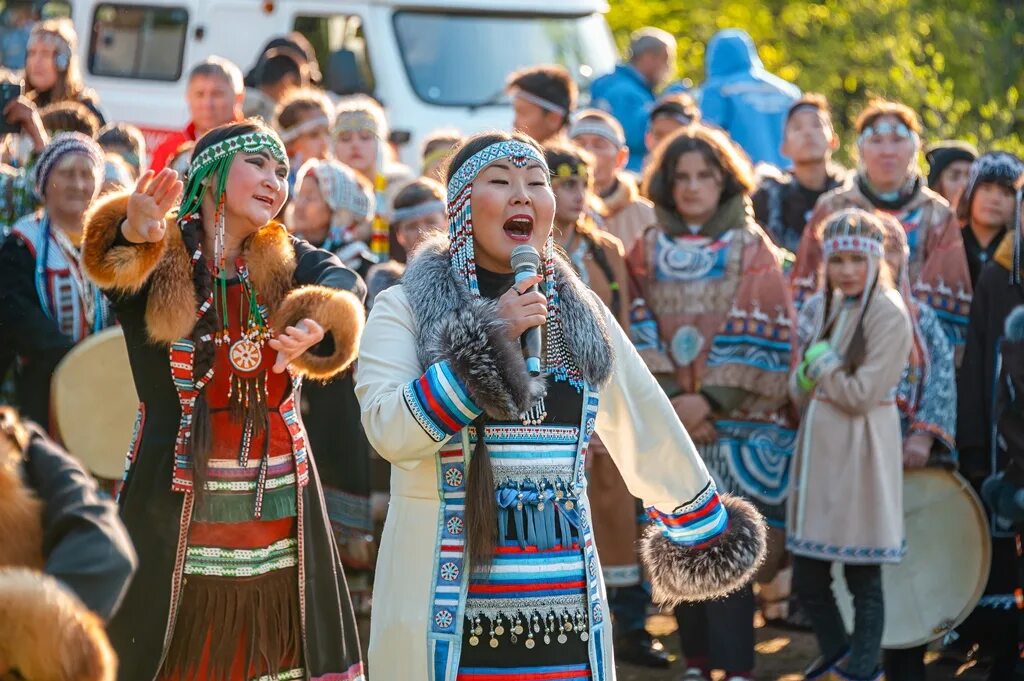 Национально культурное наследие россии. Год кульутрного наследия народов я. Магадан народ. Магадан люди. Магадан костюмы.