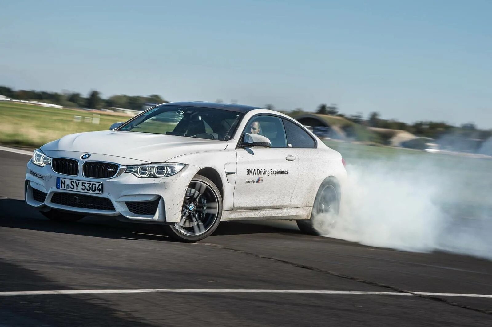 Https auto ru bmw. BMW m4 дрифт. BMW Driving experience m4. BMW m3 Сток. BMW m4 CSL В дрифте.