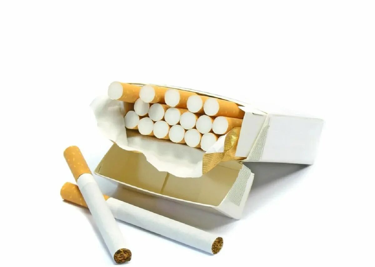 Приворот на сигарете. Открытая пачка сигарет. Сигарета на белом фоне. Пачка открытых сигарет. Табачные изделия сигареты.