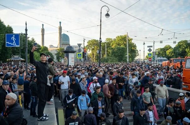 Байрам в петербурге. Курбан-байрам 2025 спб. курбан байрам в питере 2025. ураза байрам в санкт петербурге. ураза байрам метро горьковская.
