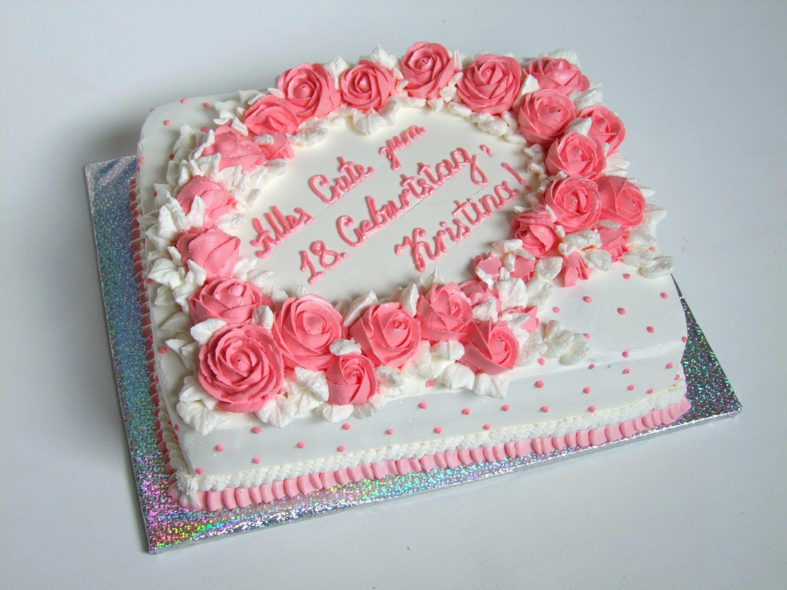 Надписи на торт с днем рождения девушке. Торт для девушки. Кремовый торт для девушки. Прямоугольный торт для девочки.