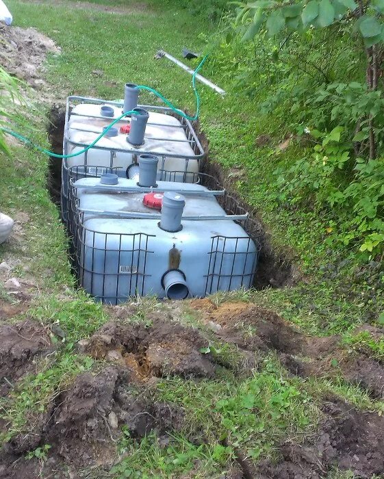 биостанция из еврокубов. септик 2 куба еврокуб. септик с еврокубов. септик из 3х еврокубов. еврокуб для септика.