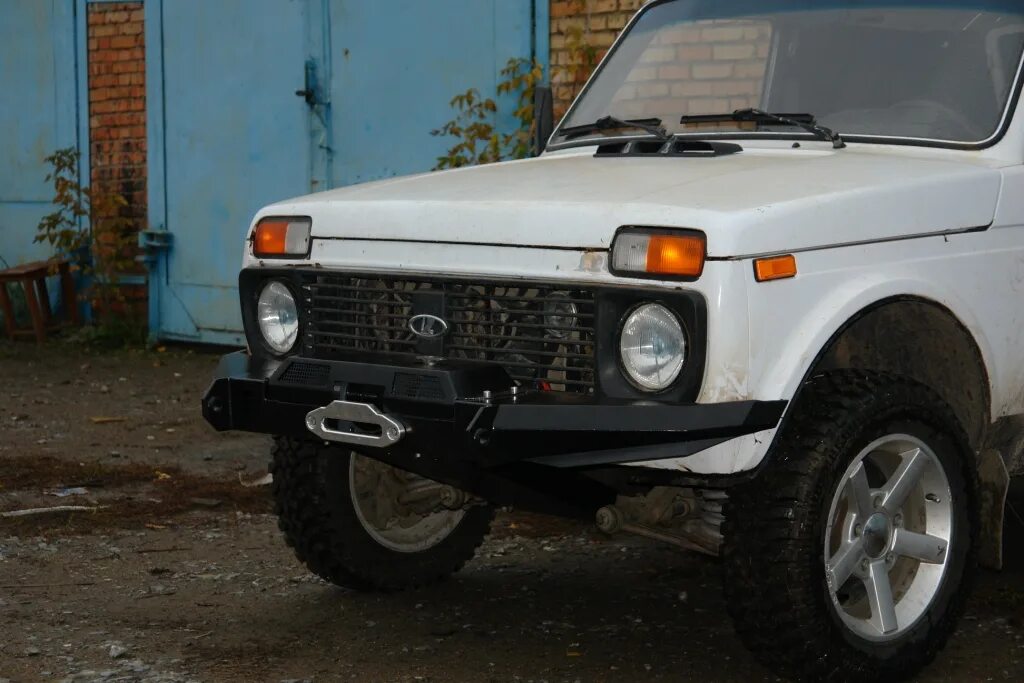 Силовой бампер на ниву 21214. Бампер нива 21214. Защита бампера нива 21214. Бампер передний нива 2121. Бампер риф на ниву 2121.