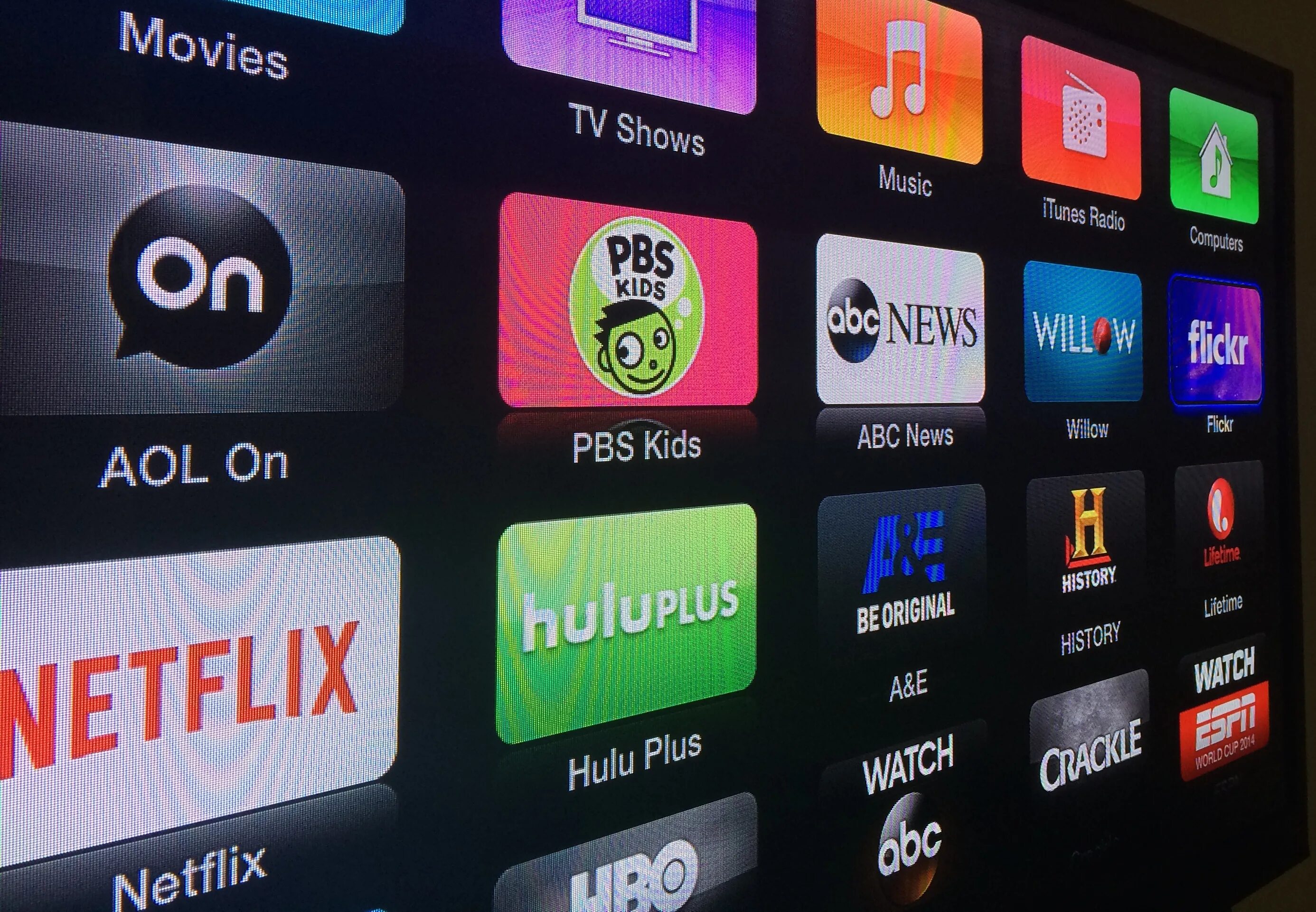 Кинопоиск apple. Эпл ТВ. Телеканал Apple TV. КИНОПОИСК для Apple TV. Apple TV app.