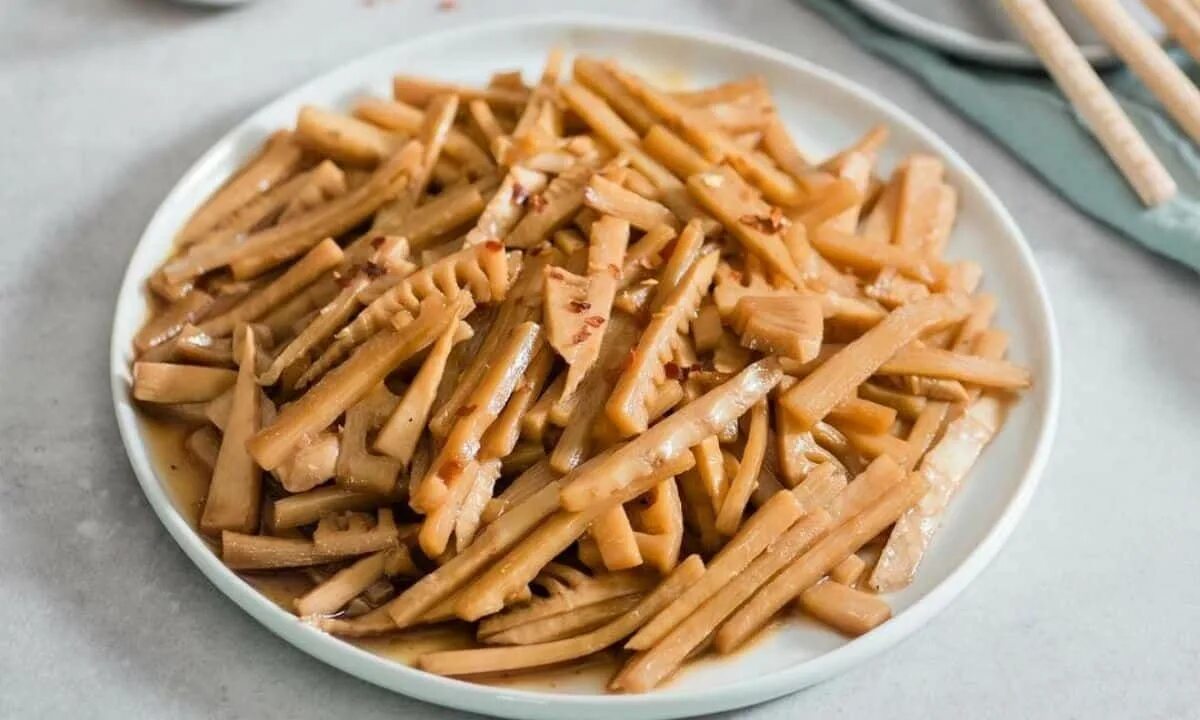 Как готовить бамбук. Бамбук еда. bamboo shoots. приготовленный бамбук. блюдо, бамбук.