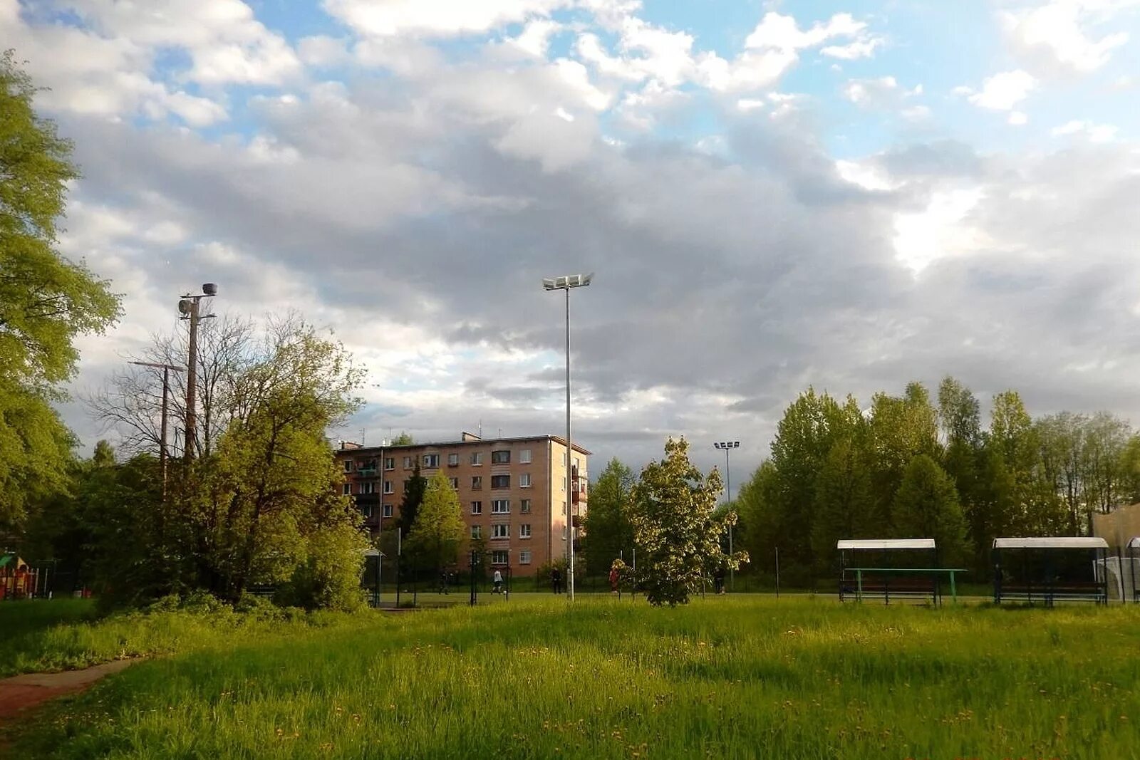 Фото поселка молодежного. Посёлок молодёжный Московская область. Посёлок молодёжное Ленинградская область. Поселок молодежный Тульская область. Посёлок молодёжный Подольский район.