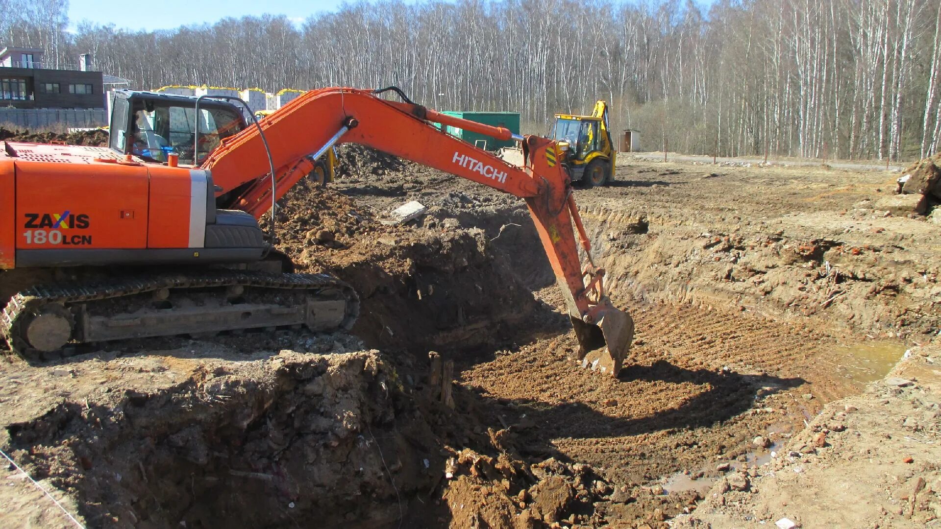 Гусеничные и колёсные экскаваторы для выемки грунта. Экскаватор умг гусеничный. Экскаватор под. Ковш экскаватора. Jcb экскаватор котлован.