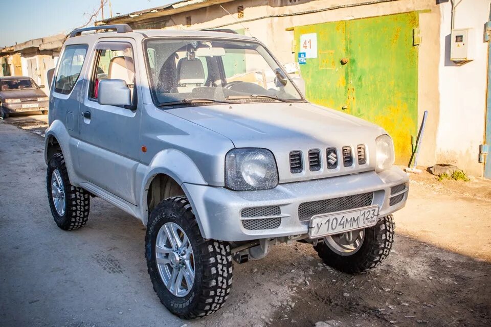 Авито купить сузуки джимни бу. Lift 2 Jimny. Suzuki Jimny 2008 на лифте. Лифт Сузуки Джимни. Suzuki Jimny лифт.