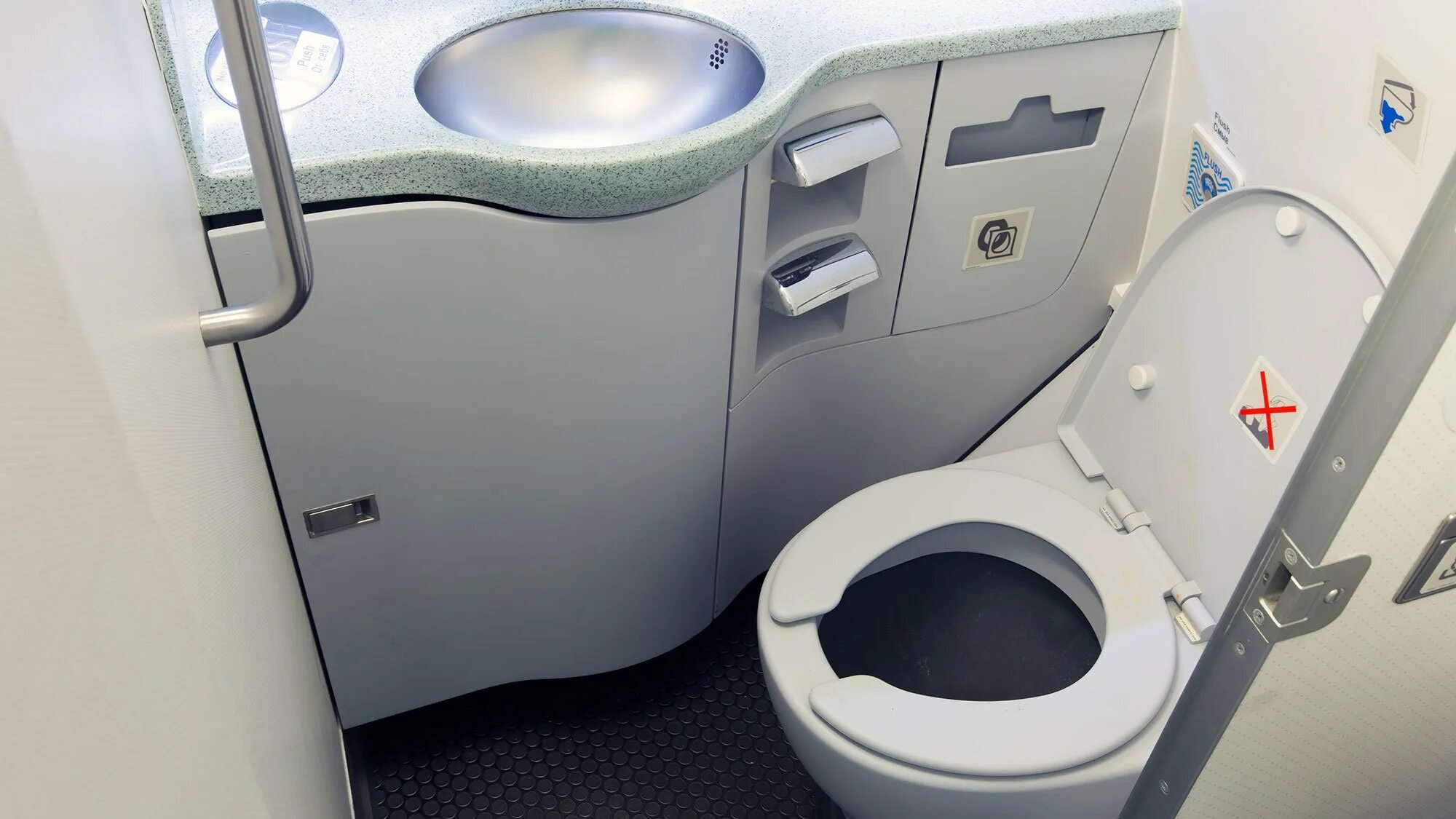 Взламка туалет. Туалет в самолете Боинг 777. A350neo Lavatory. Аэробус а320 туалет. Туалет в самолете Боинг 737.