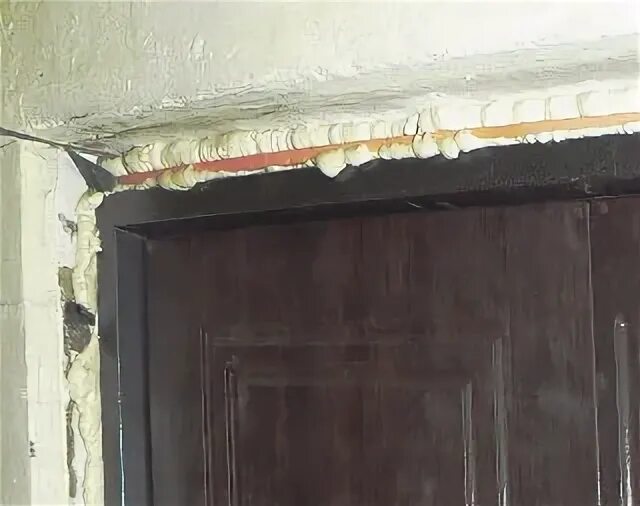 Вставляем входную железную дверь. Вставляем входную железную дверь