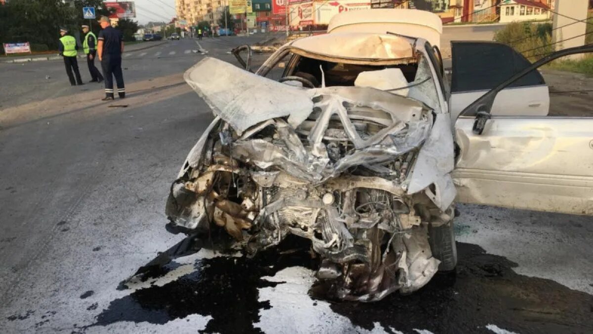 Авария 2000 года. Авария в Бийске вчера на зеленке. Бийск авария разорвали. Самые страшные аварии фото.