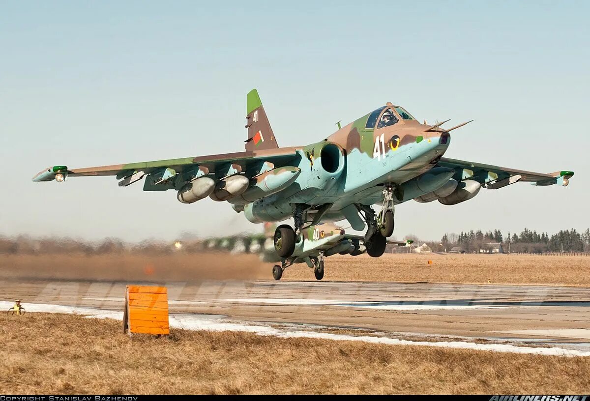 Почему су 25. Самолёт-Штурмовик Су-25. Су-25 Грач. Штурмовик Су-25 Грач. Советский Штурмовик Су-25.