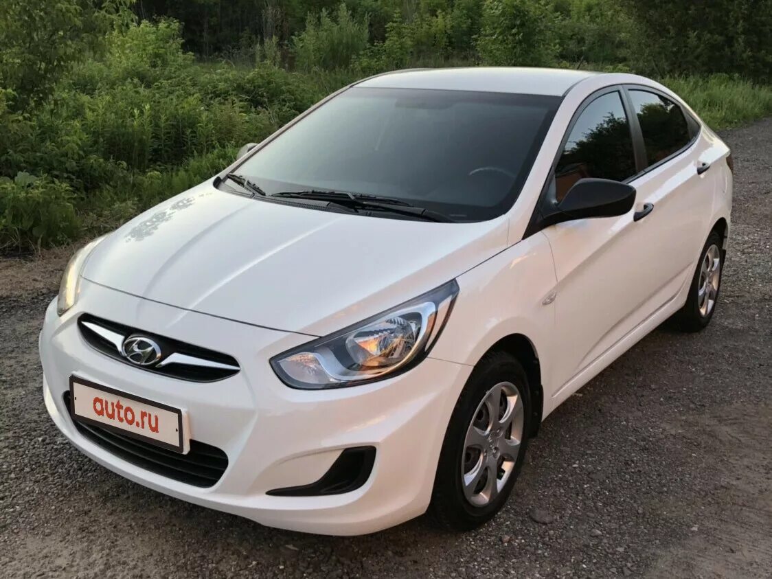 Купить б/у Hyundai Solaris I Рестайлинг 1.4 AT (107 л.с.) бензин автомат в Красн