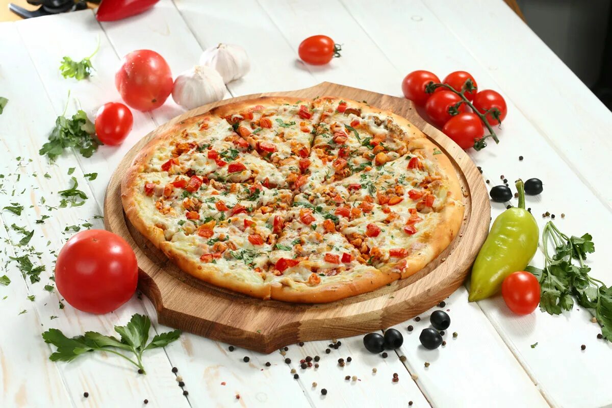 Пицца в духовке. Пицца без помидоров. Пицца солянка без фона. Пицца с чеддером. Как сделать пиццу без сыра.
