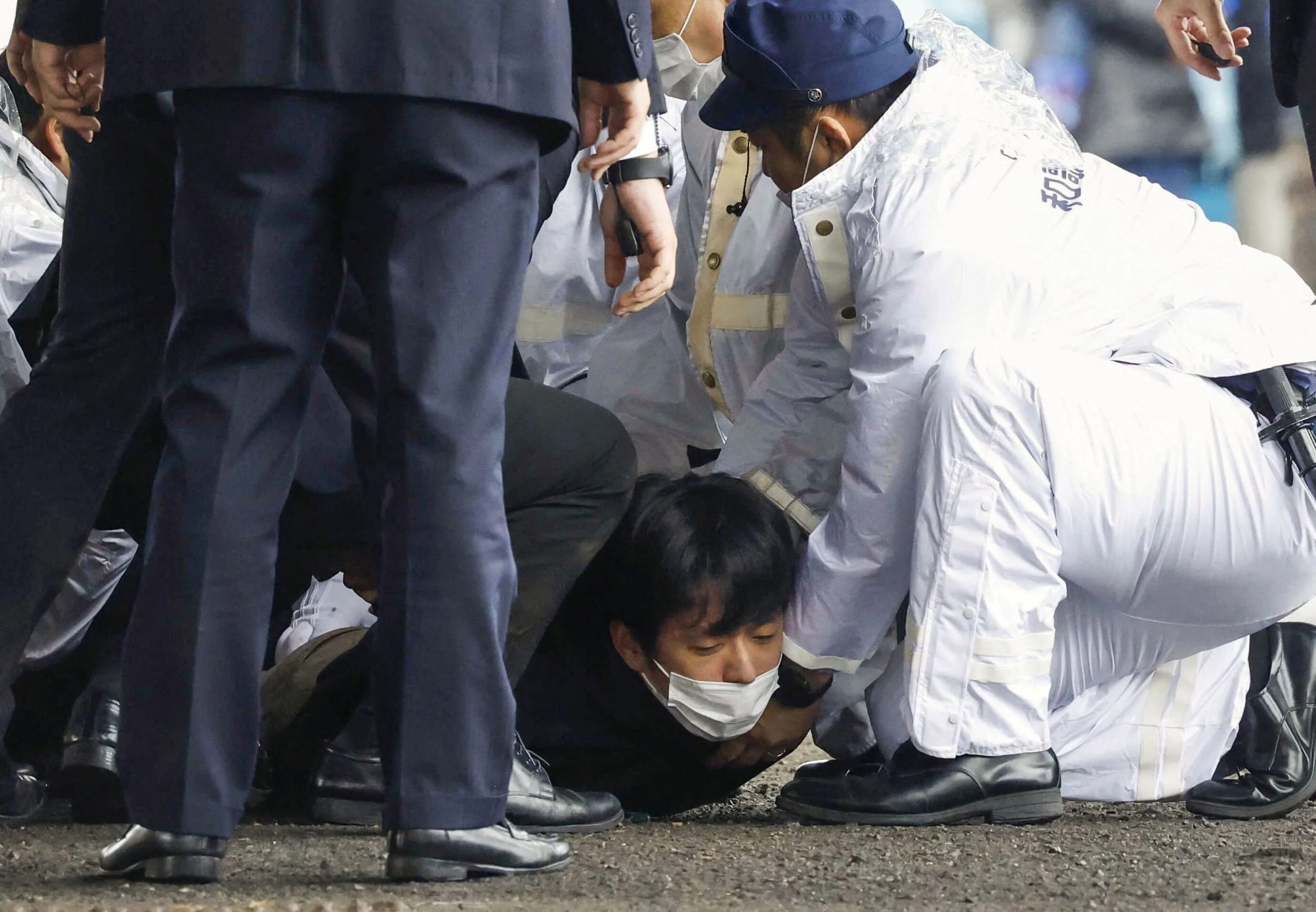 Японский покушение. Японцы фото. Японские люди. Покушение на премьер министра Японии. Полицейские в Японии.