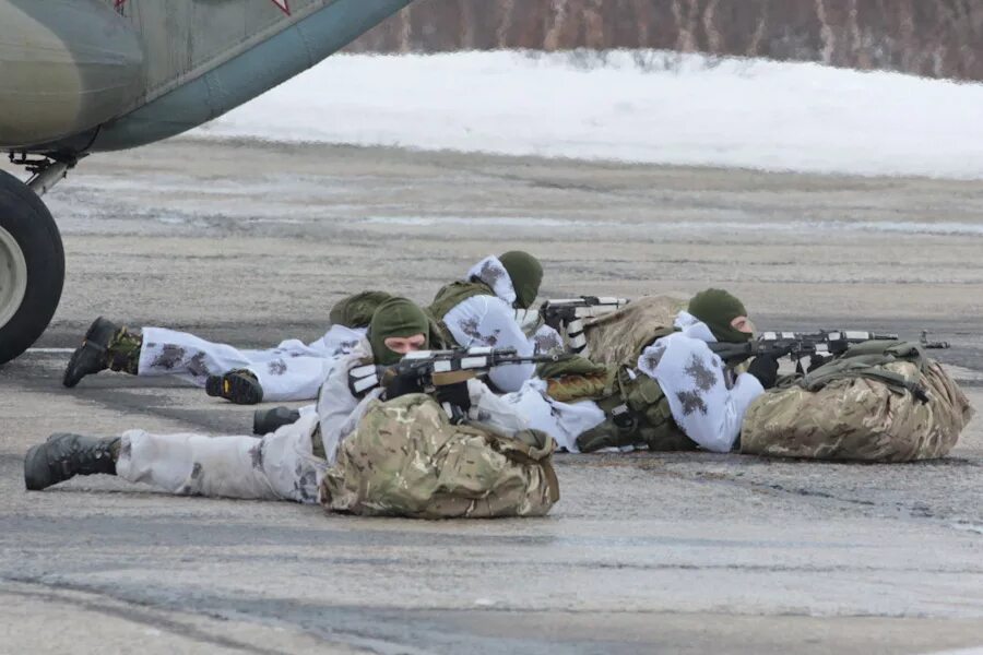 Высадка ВДВ. Высадка тактического воздушного десанта. Высадка техники ВДВ. Учения в Чебаркуле 16 году 24 ОБРСПН. Группа высадка высадка