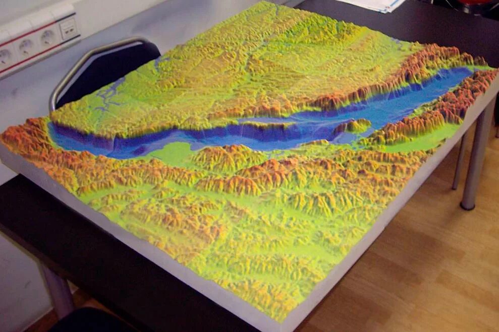 Объёмные макеты карт. Макет рельефа местности. Поделки по географии. Пазлы из фанеры. Макет гор.