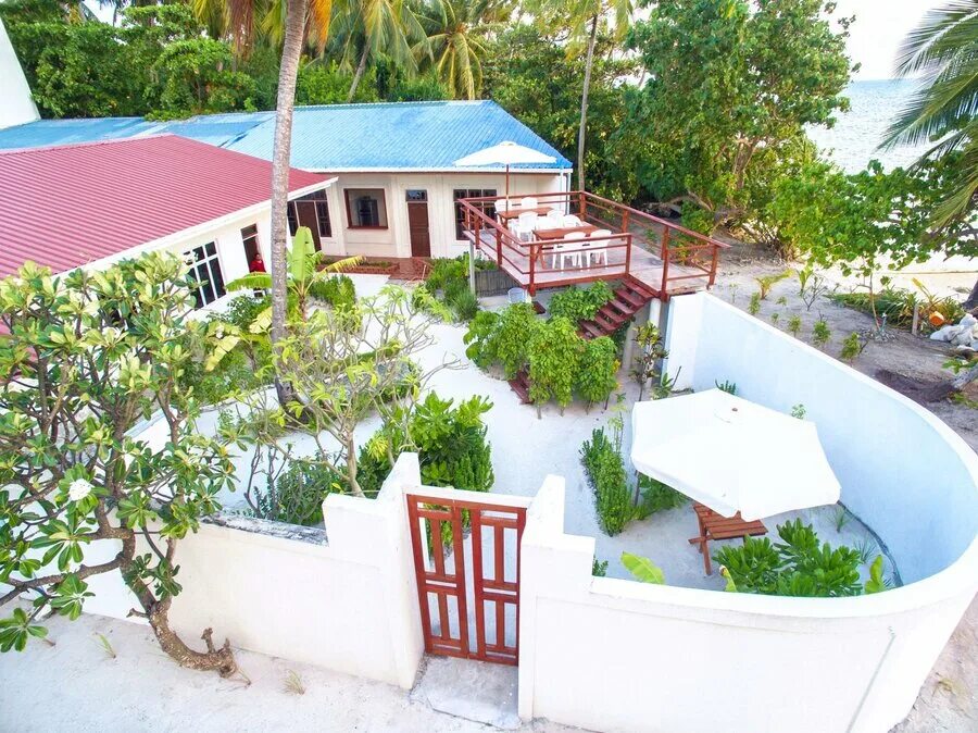 Остров Дангети Мальдивы. Perla Dhangethi Guest House. Дангети сверху. Endheri Sunset Dhangethi Guest House.