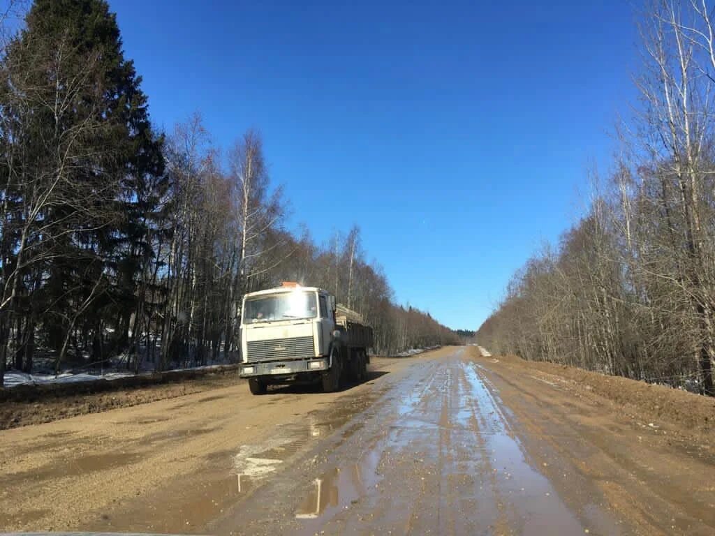 Дороги Кировской области. Закроют дороги для большегрузов.. Машина на дороге. Распутица на дорогах. Когда закрываются дороги для большегрузов