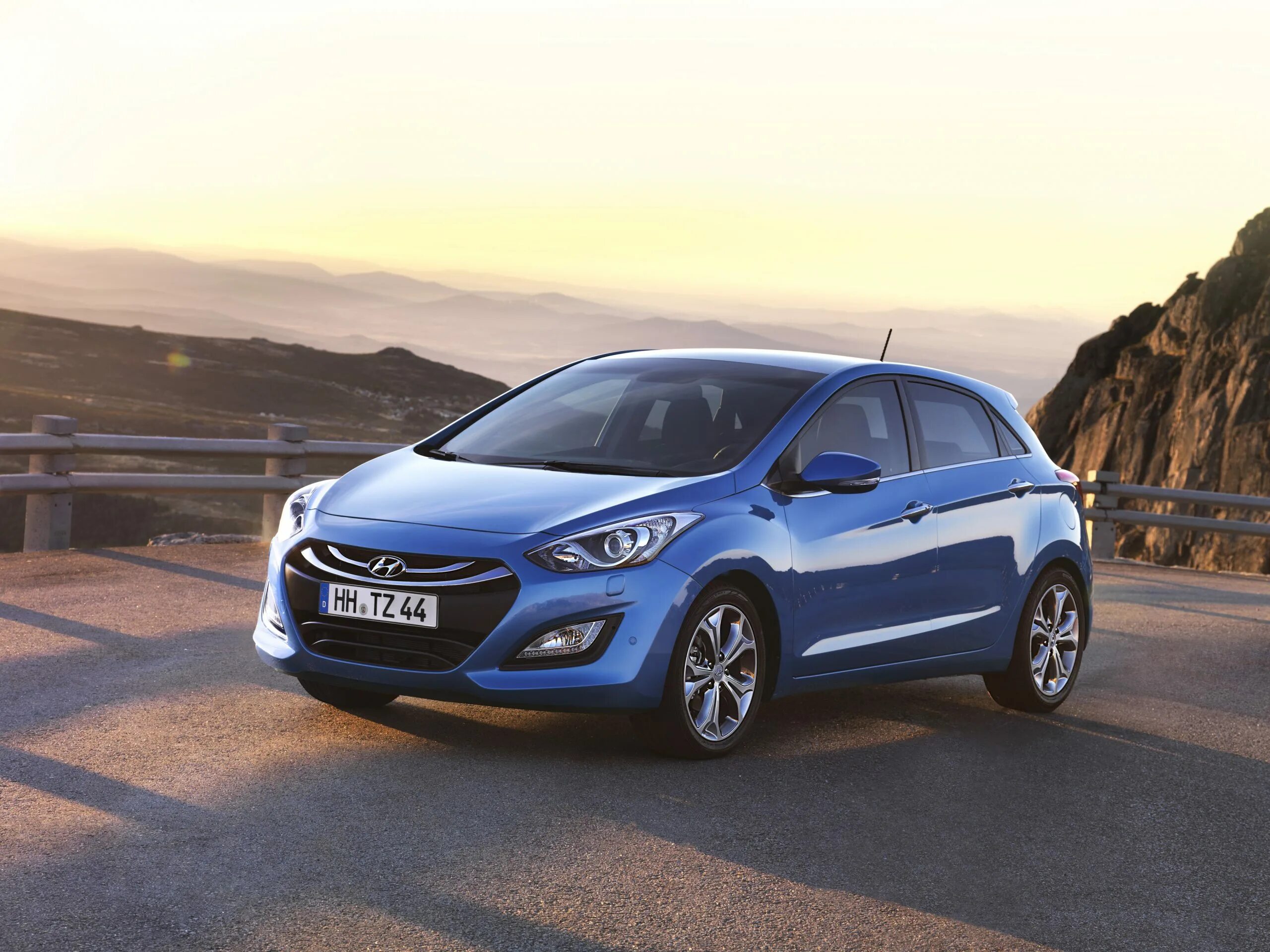 Хендай ай 30 1. Солярис универсал 2022. Hyundai i30 cw 2010. Hyundai i30 comfort. Hyundai i30 2.