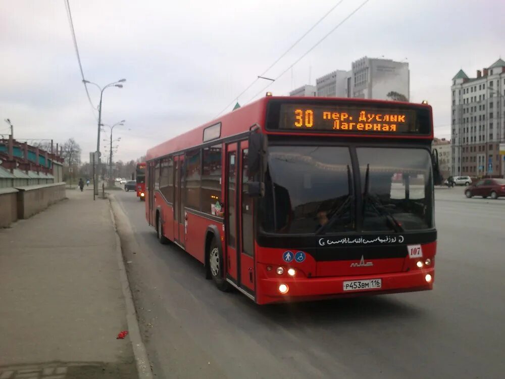 Городские автобусы казани. 22 Автобус Казань. Городской автобус Казань. Красный автобус Казань. Автобус 2 Казань.